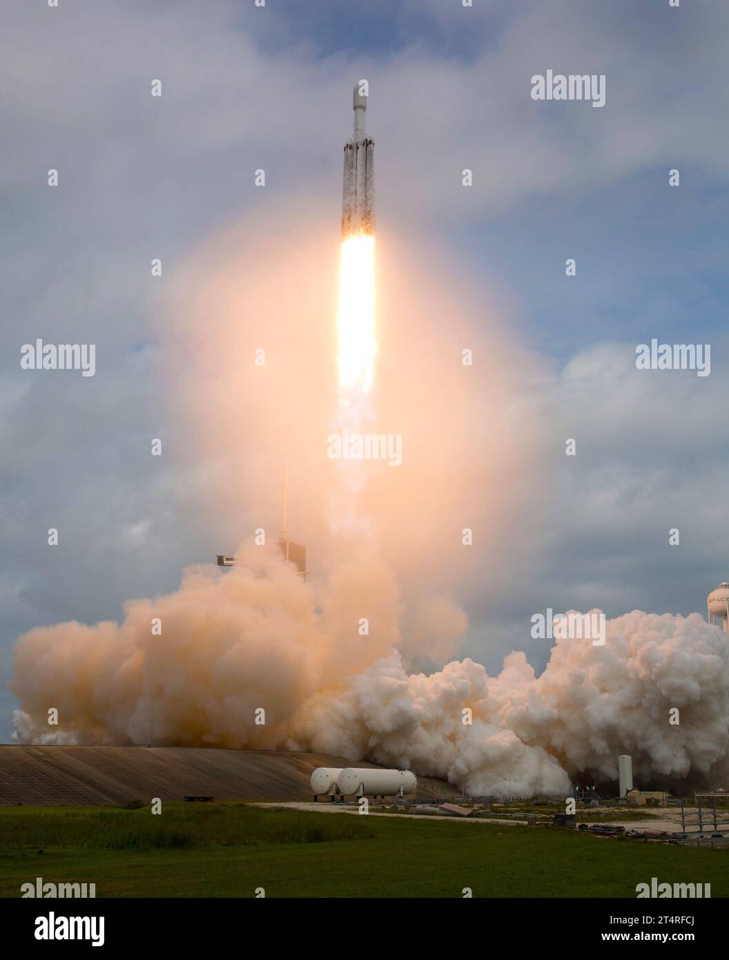 CAPE CANAVERAL, FLORIDE, États-Unis - 13 octobre 2023 - Une fusée SpaceX Falcon Heavy avec le vaisseau psyché à bord est lancée depuis le Launch Complex 39a, Banque D'Images