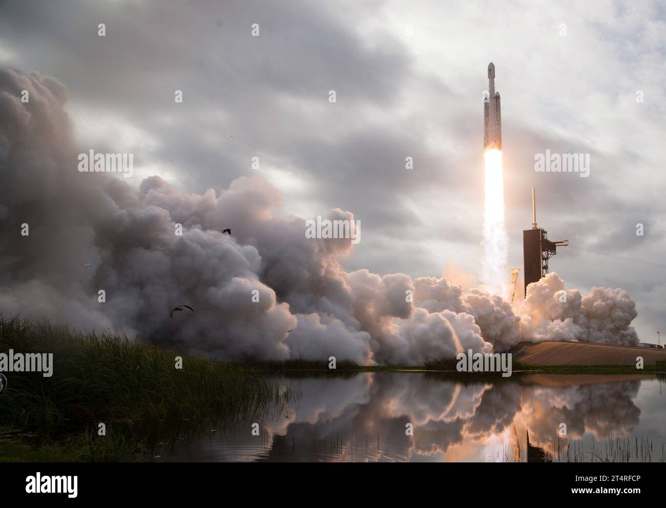 CAPE CANAVERAL, FLORIDE, États-Unis - 13 octobre 2023 - Une fusée SpaceX Falcon Heavy avec le vaisseau psyché à bord est lancée depuis le Launch Complex 39a, Banque D'Images