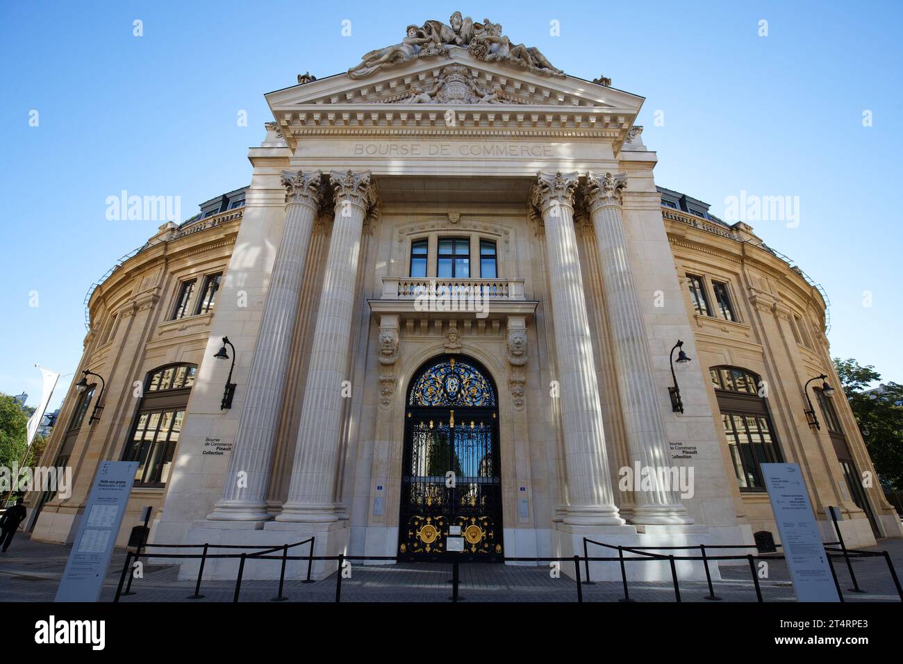 La Bourse de Commerce est un musée dédié à l’art contemporain, qui fait partie de la Collection Pinault. Il est situé à l'extrémité ouest de la les Banque D'Images