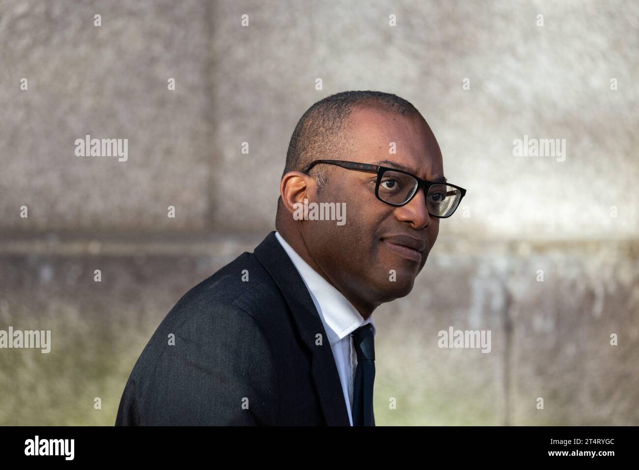 Le député Kwasi Kwarteng arrive pour les funérailles du député assassiné Sir David Amess à la cathédrale de Westminster, Londres, Royaume-Uni Banque D'Images