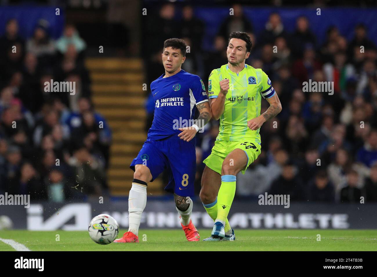 Londres, Royaume-Uni. 01 novembre 2023. Enzo Fernández de Chelsea et Lewis Travis de Blackburn Rovers lors du match de la coupe EFL Carabao entre Chelsea et Blackburn Rovers à Stamford Bridge, Londres, Angleterre le 1 novembre 2023. Photo de Carlton Myrie. Usage éditorial uniquement, licence requise pour un usage commercial. Aucune utilisation dans les Paris, les jeux ou les publications d'un seul club/ligue/joueur. Crédit : UK Sports pics Ltd/Alamy Live News Banque D'Images