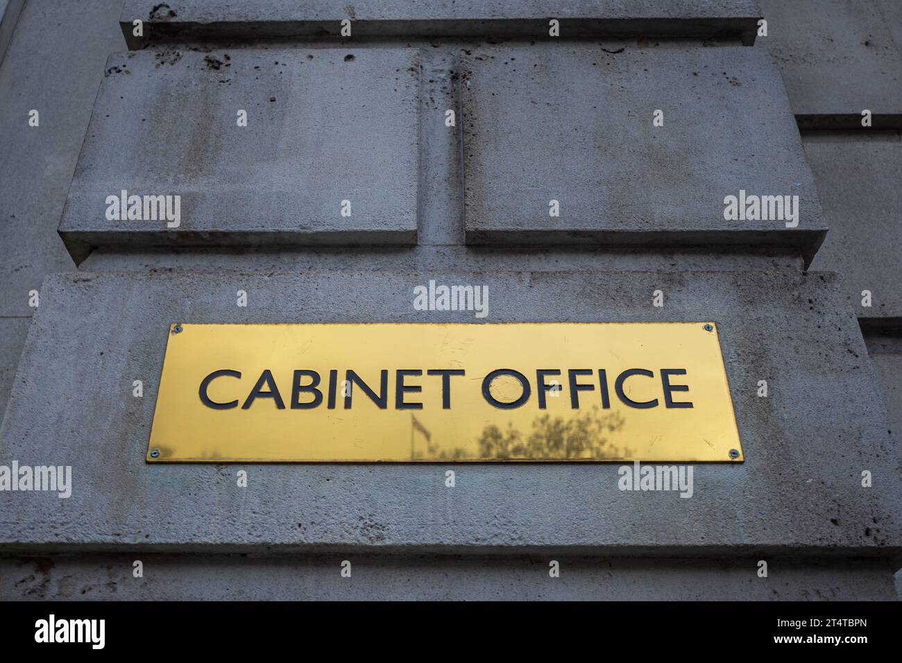 Cabinet Office Whitehall London - panneau à l'entrée au gouvernement britannique Bureau du Cabinet à Whitehall, au centre de Londres. Banque D'Images