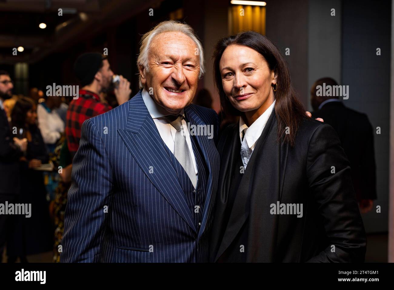 USAGE ÉDITORIAL UNIQUEMENT (de gauche à droite) Harold Tillman CBE, conseiller en entreprise de la LCF et Caroline Rush CBE, directrice générale du British Fashion Council lors d’un événement pour célébrer l’ouverture officielle du London College of Fashion (LCF), le nouveau campus de l’Université des Arts de Londres à l’est de Londres. Date de la photo : mercredi 1 novembre 2023. Banque D'Images