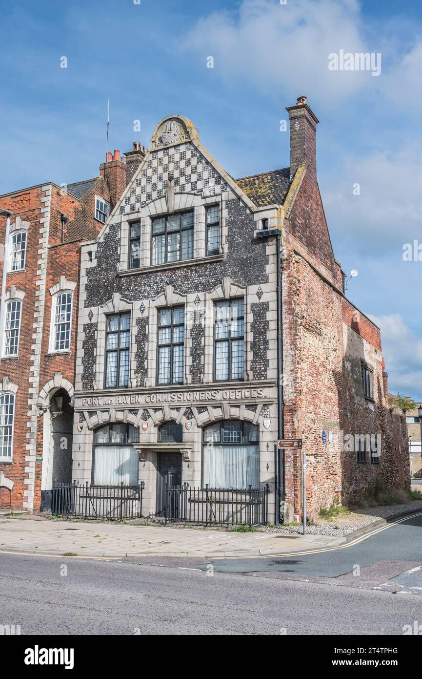 L'image est du quartier historique South Quay de la rivière Yare à la station balnéaire de Great Yarmouth dans le Norfolk Banque D'Images