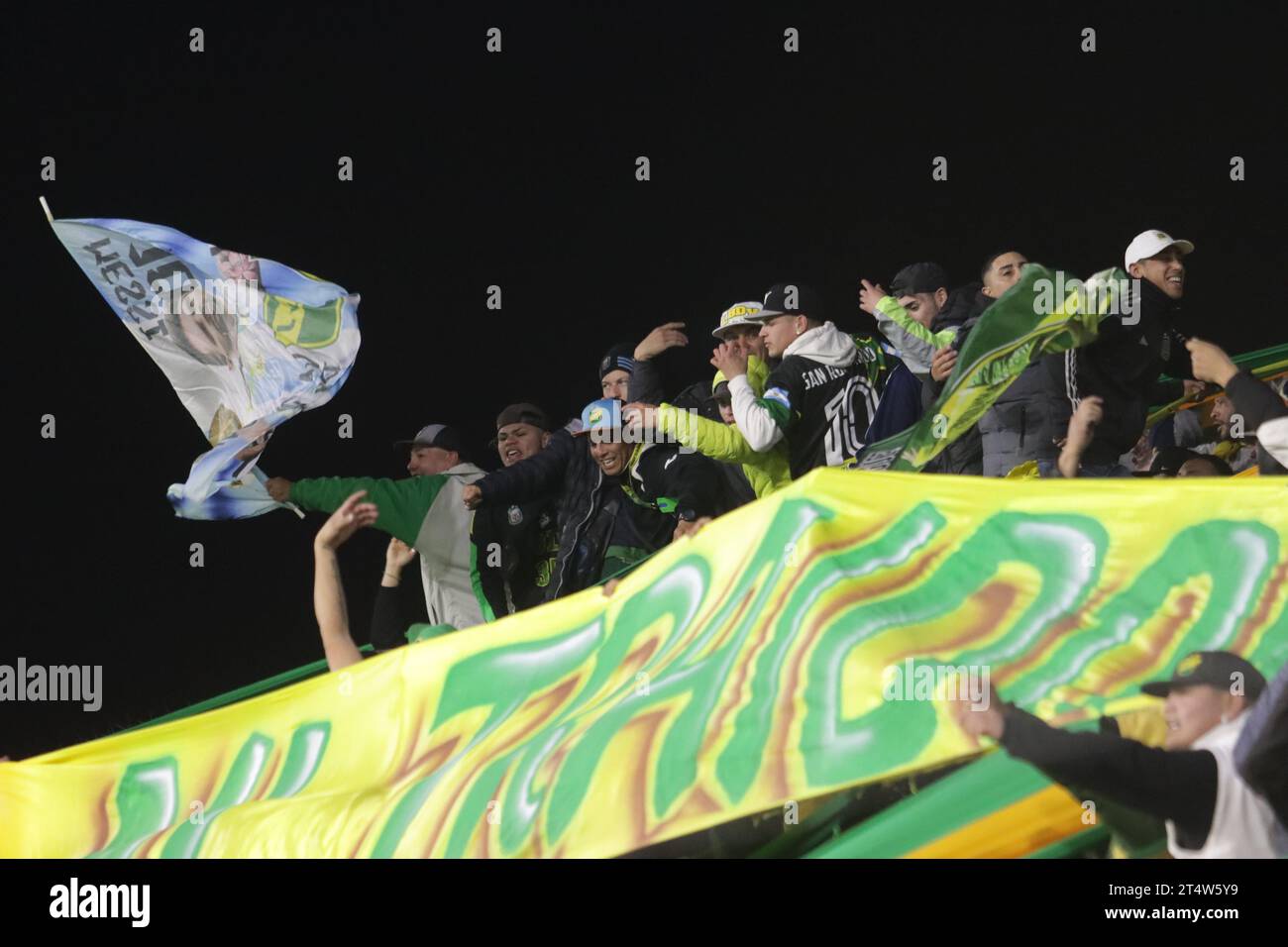 Florencio Varela, Argentine, 1, novembre 2023. Fans de Defensa y Justicia lors du match entre Defensa y Justicia et Racing Club. Crédit : Fabideciria. Banque D'Images