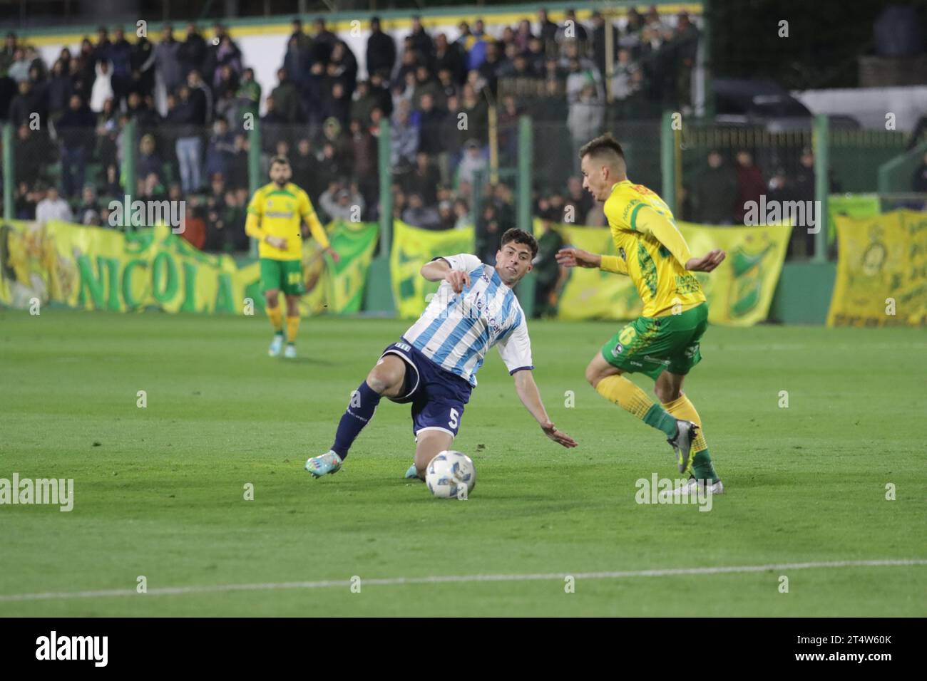 Florencio Varela, Argentine, 1, novembre 2023. Juan Nardoni du Racing Club en action lors du match entre Defensa y Justicia et Racing Club. Crédit : Fabideciria. Banque D'Images