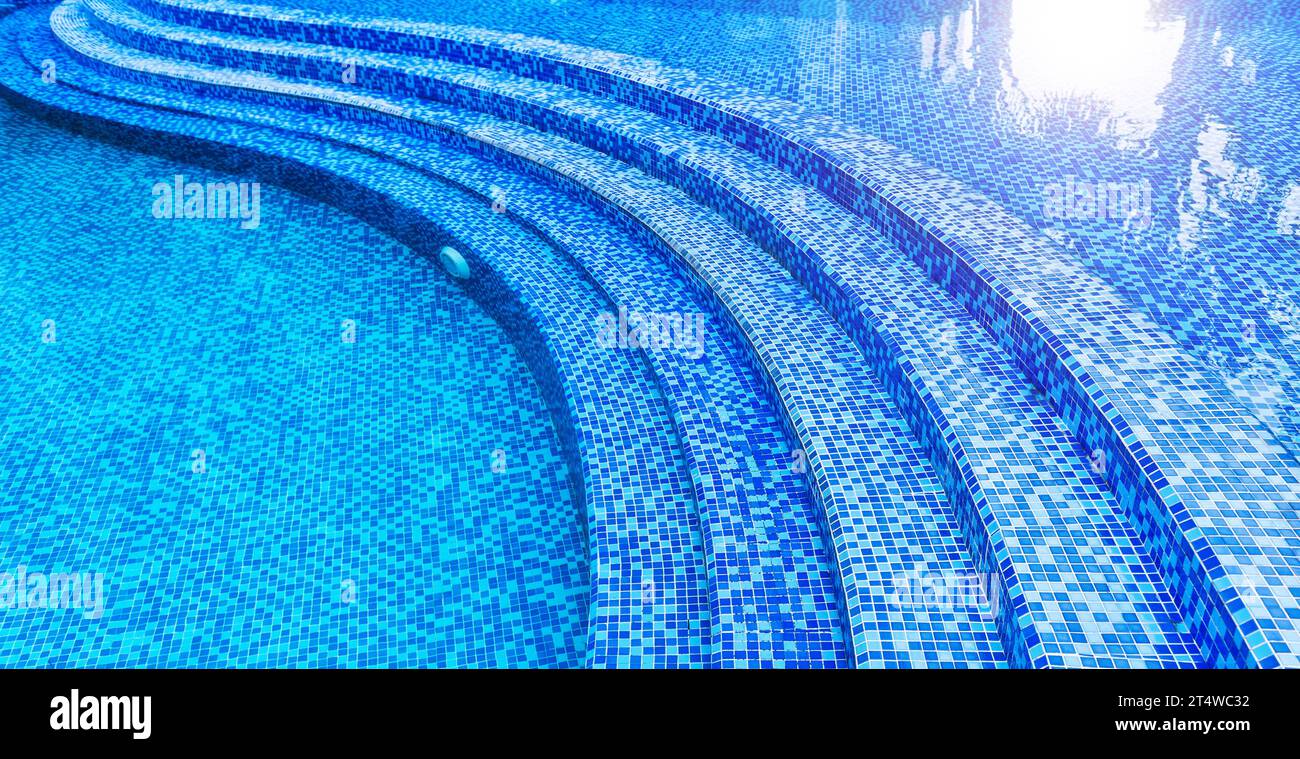 Marches dans la piscine avec mosaïque de carreaux de céramique bleu Banque D'Images