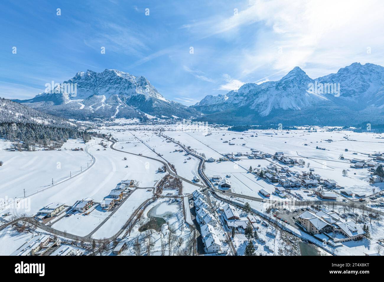 Vue hivernale sur la région autour de Lermoos et sa station de ski en Tyrol Ausserfern Banque D'Images