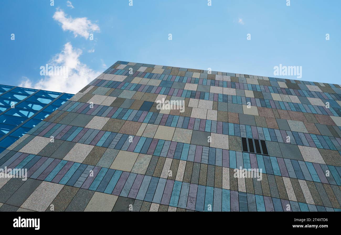 Mur de carreaux de pierre de marbre rectangle de l'extérieur du bâtiment moderne Banque D'Images