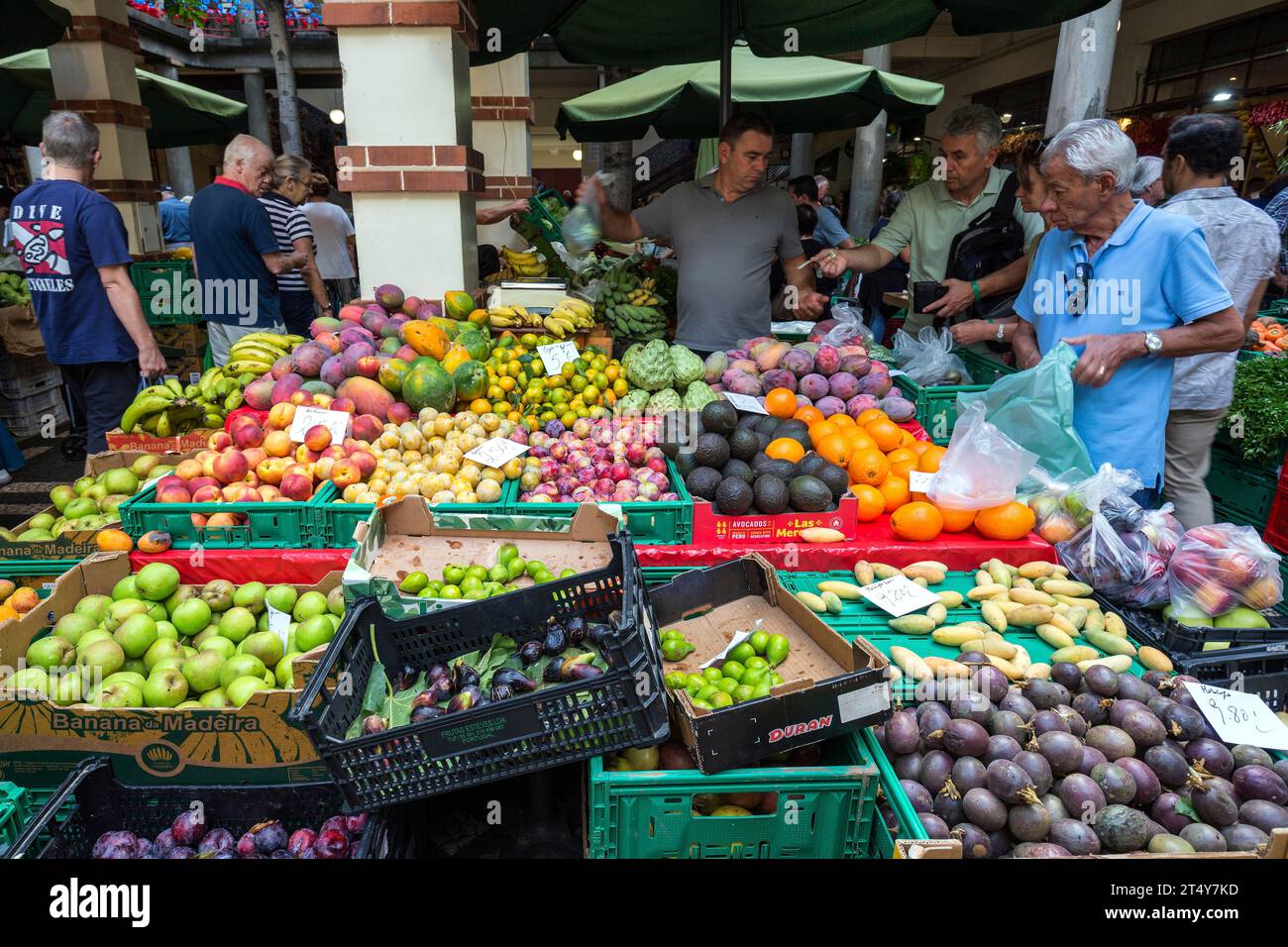Étal de fruits exotiques, marché, marché intérieur, Mercado dos Lavradores, Funchal, Madère, Portugal Banque D'Images
