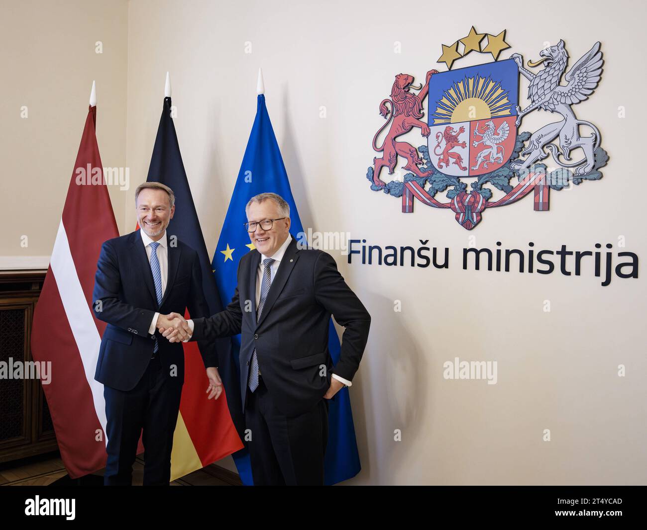 Christian Lindner FDP, Bundesminister der Finanzen, trifft Arvils Aseradens, Finanzminister Lettlands zu einem Gespraech à Riga, 02.11.2023. Riga Lettland *** Christian Lindner FDP, ministre fédéral des Finances, rencontre Arvils Aseradens, ministre letton des Finances pour des entretiens à Riga, 02 11 2023 Riga Lettonie Copyright : xFelixxZahnx crédit : Imago/Alamy Live News Banque D'Images