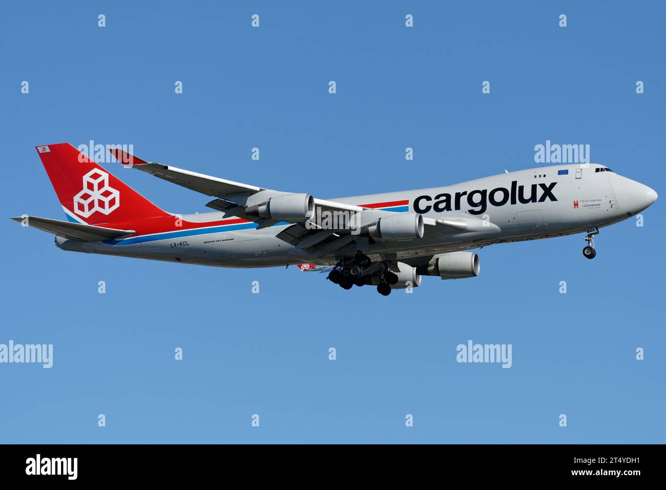 Cargolux Boeing 747-400ERF vu en approche finale de l'aéroport d'Adélaïde. Banque D'Images