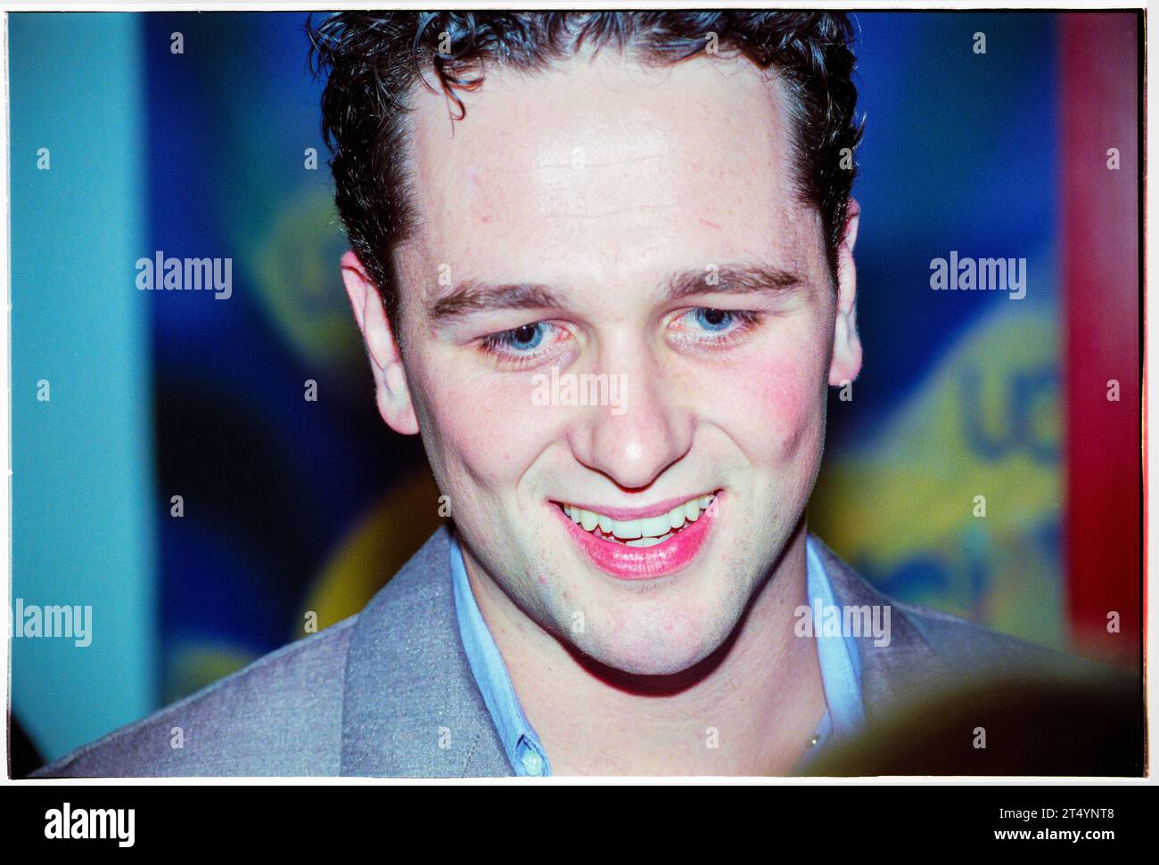 MATTHEW RHYS, ACTEUR, JEUNE, 2001 : le jeune acteur gallois Matthew Rhys à la première mondiale du film Very Annie Mary à Cardiff, pays de Galles, Royaume-Uni, le 20 mai 2001. Photographie : ROB WATKINS Banque D'Images