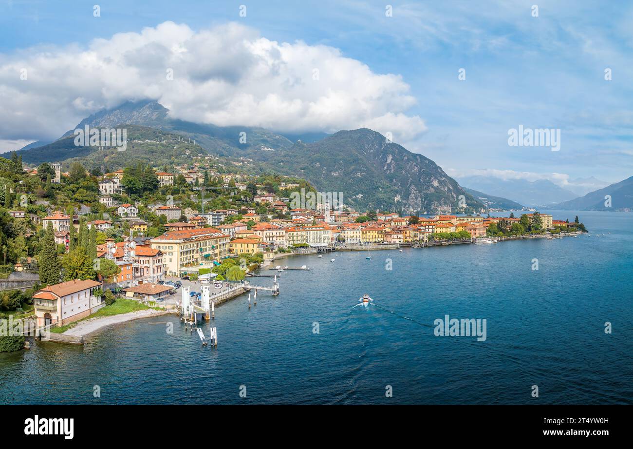 Paysage avec la ville de Menaggio dans la région du lac de Côme, Italie Banque D'Images