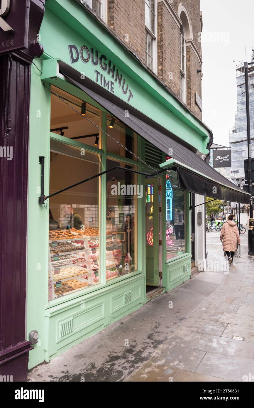 Doughnut Time Shop Window, long Acre, Londres, WC2, Angleterre, ROYAUME-UNI Banque D'Images