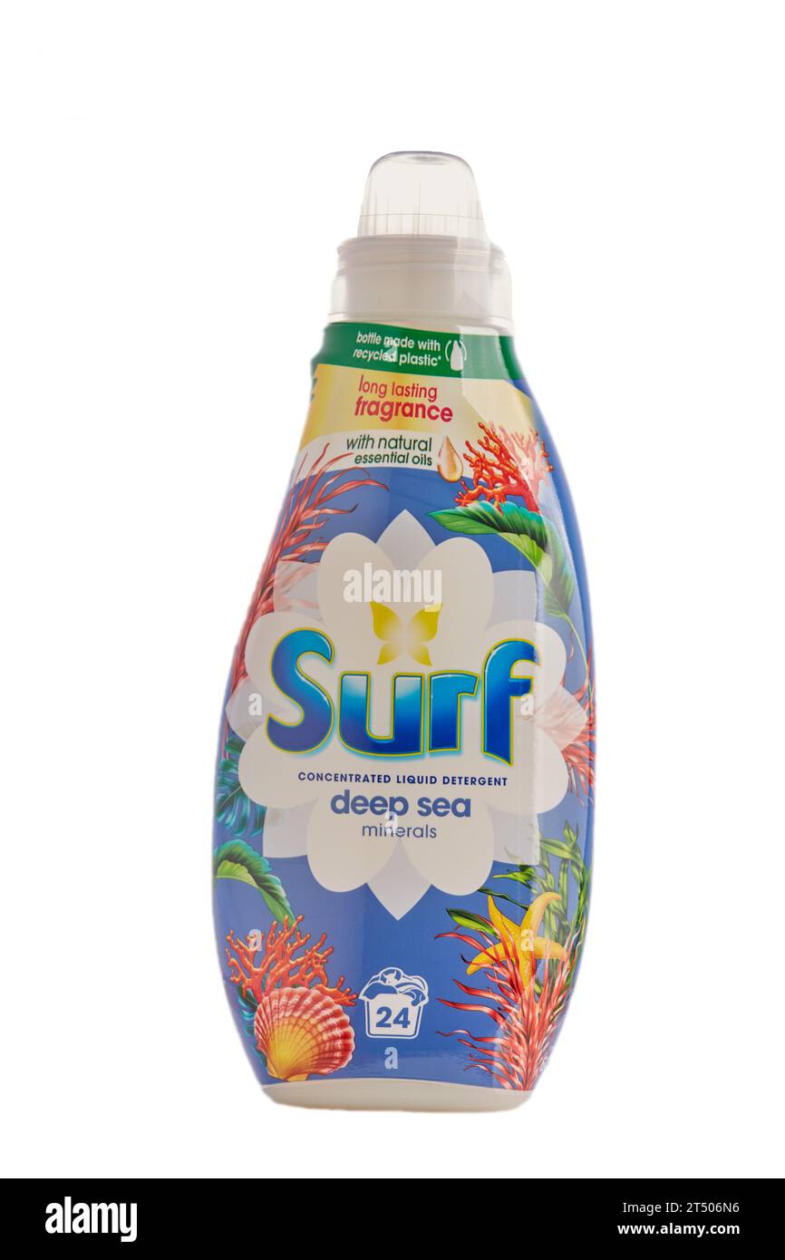 Mansfield, Nottingham, Royaume-Uni : image d'un produit studio d'une bouteille de détergent de lavage Surf, Surf est détenue et produite par Unilever. Banque D'Images
