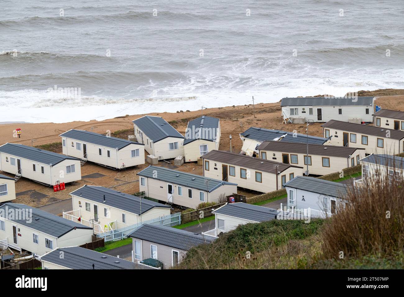 Freshwater Beach Holiday Park à Burton Bradstock, dans le Dorset, a subi de graves inondations et un choc des vagues lorsque la tempête Ciaran a frappé le sud de l'Angleterre. Banque D'Images