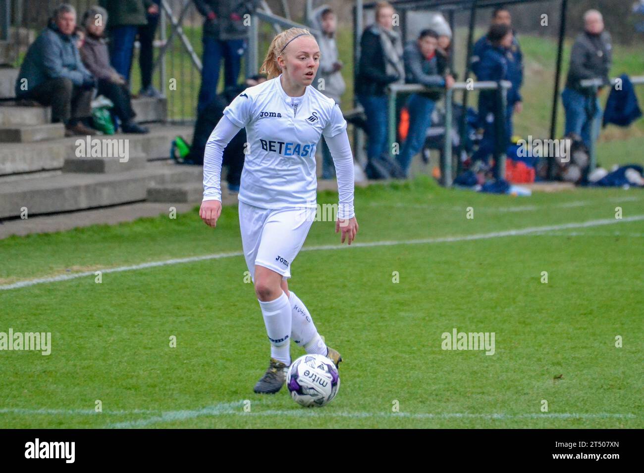 Neath, pays de Galles. 22 janvier 2017. Sophie Hancocks de Swansea City Ladies en action lors du match de la Welsh Premier Women's League entre Swansea City Ladies et Cardiff a rencontré les Ladies à la Llandarcy Academy of Sport à Neath, pays de Galles, Royaume-Uni, le 22 janvier 2017. Crédit : Duncan Thomas/Majestic Media. Banque D'Images