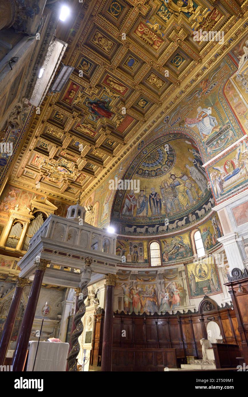 Ciborium et abside mosaïque médiévale, Basilica di Santa Maria in Trastevere, Rome, Italie Banque D'Images
