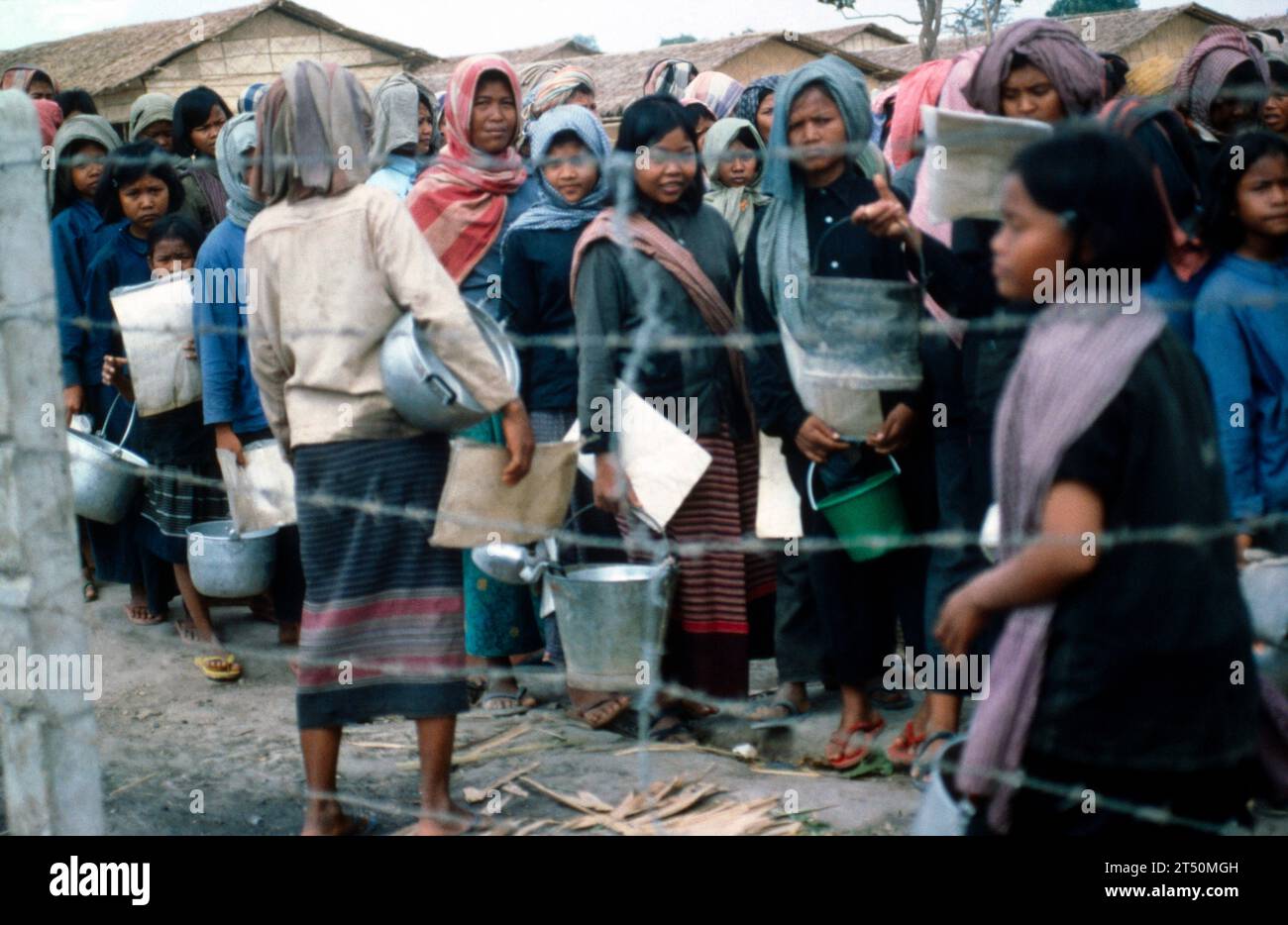 Réfugiés du camp de réfugiés de Khymer Rouge de Sakeo Cambodge en 1979 Banque D'Images