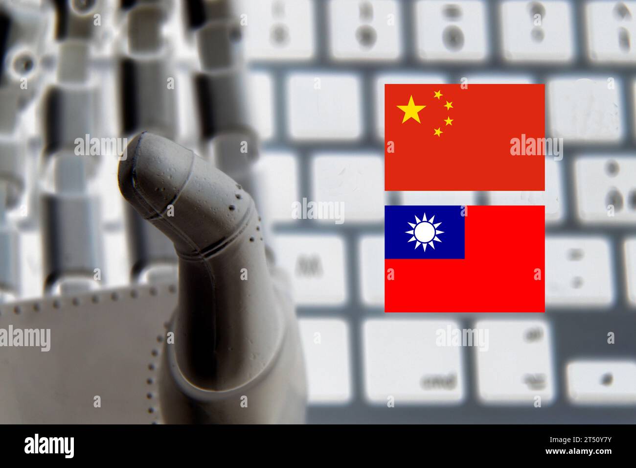 Main de robot avec drapeaux de Taiwan et de Chine. Banque D'Images