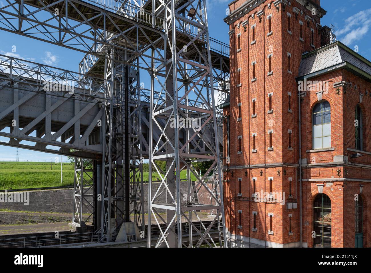 Ascenseur hydraulique pour bateaux n° 1 sur l'ancien Canal du Centre à Houdeng-Goegnies près de la Louvière, Hainaut dans l'industrie sillon de Wallonie, Belgique Banque D'Images