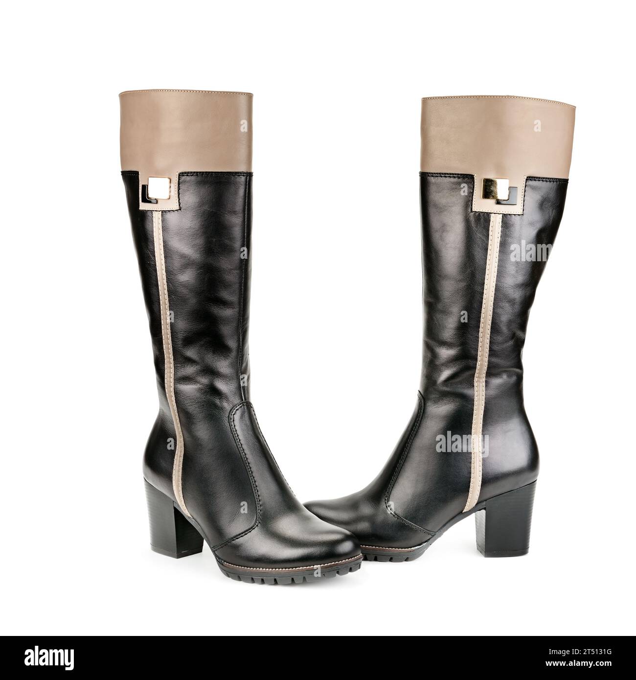 Bottes pour dames isolées sur fond blanc. Chaussures modernes confortables. Banque D'Images