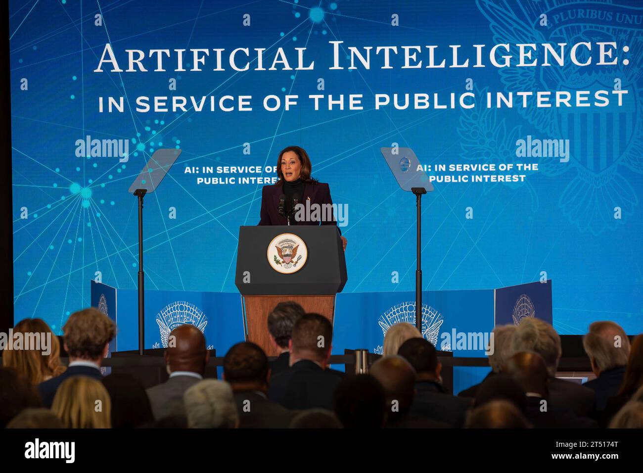 Londres, Royaume-Uni. 01 novembre 2023. La vice-présidente américaine Kamala Harris prononce une allocution sur l’intelligence artificielle à l’ambassade des États-Unis, le 1 novembre 2023 à Londres, au Royaume-Uni. Harris a pris la parole avant d'assister au premier sommet mondial sur la sécurité de l'IA. Crédit : Ambassade DES ÉTATS-UNIS / Département d'État photo / Alamy Live News Banque D'Images