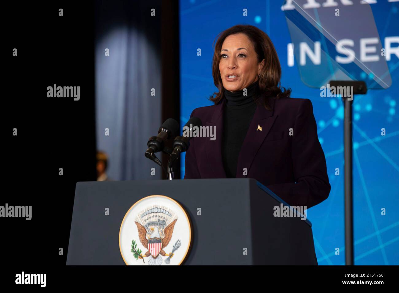 Londres, Royaume-Uni. 01 novembre 2023. La vice-présidente américaine Kamala Harris prononce une allocution sur l’intelligence artificielle à l’ambassade des États-Unis, le 1 novembre 2023 à Londres, au Royaume-Uni. Harris a pris la parole avant d'assister au premier sommet mondial sur la sécurité de l'IA. Crédit : Ambassade DES ÉTATS-UNIS / Département d'État photo / Alamy Live News Banque D'Images