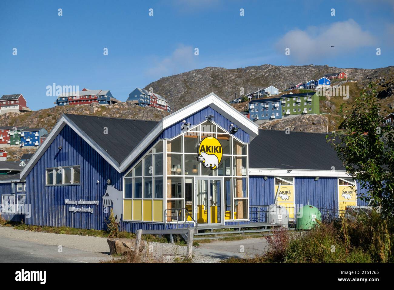 Akiki Supermarket Building avec le logo Polar Bear à Qaqortoq Greenland Grocery Store, Aikiki est la propriété de Pisiffik A/S. Banque D'Images