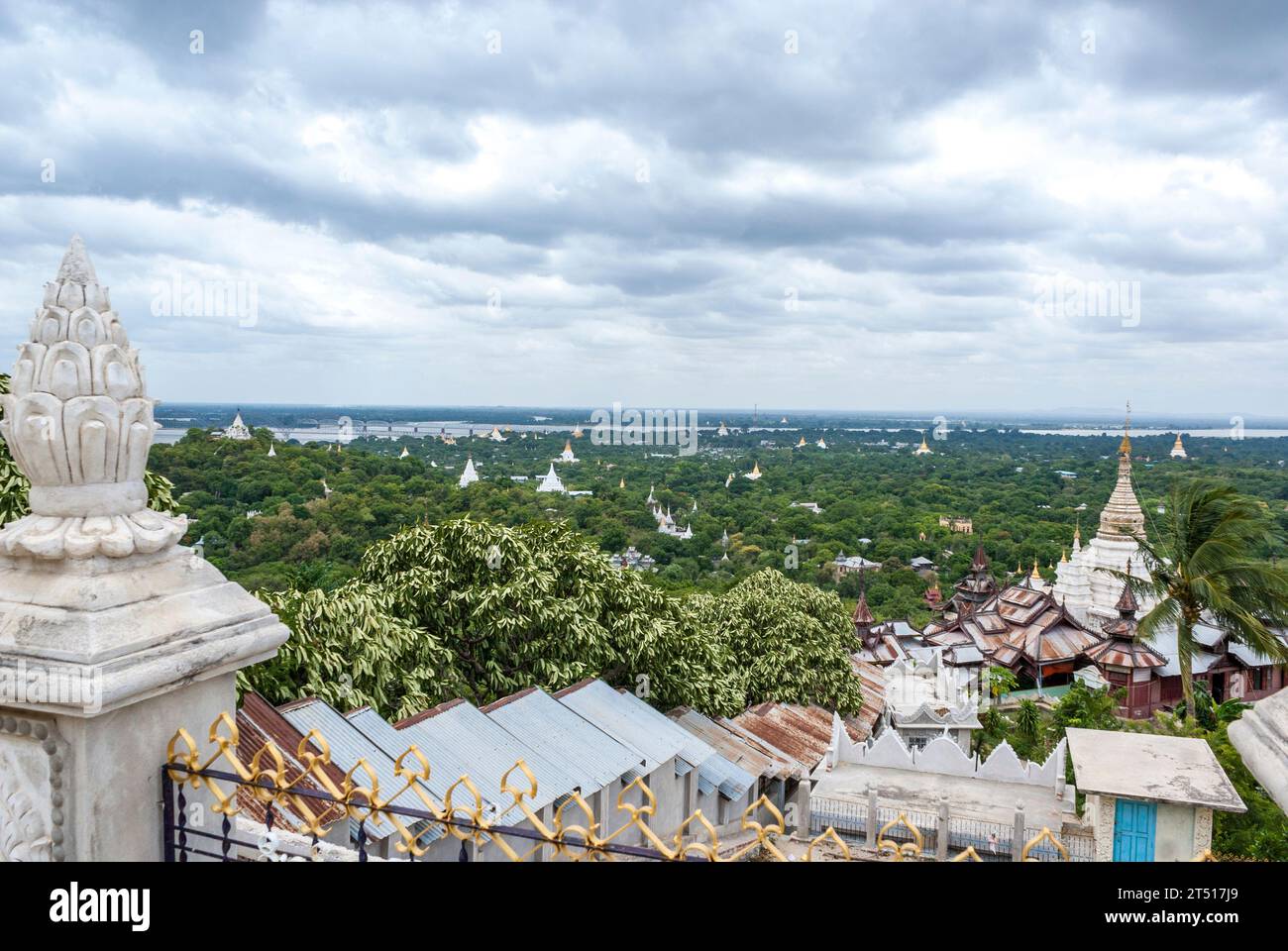 Vue de Sagaing Hill - Sagaing - Mandalay Division - Myanmar, Asie Banque D'Images