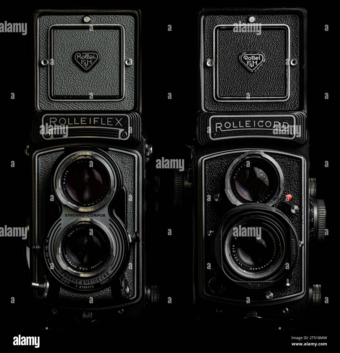 appareil photo vintage en fond noir Banque D'Images