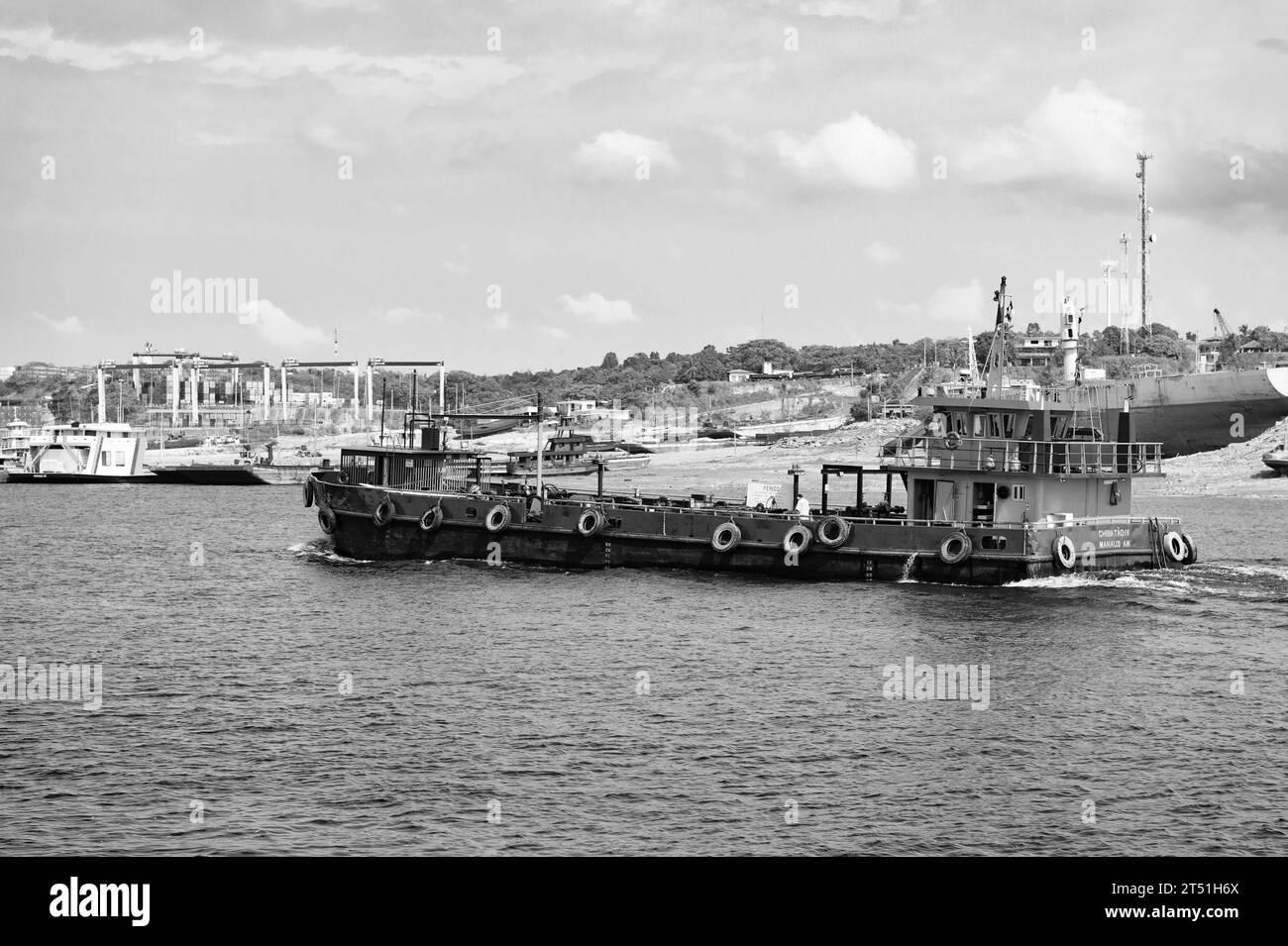 Manaus, Brésil - 04 décembre 2015 : navire-citerne à cargaison au quai du port maritime. Banque D'Images
