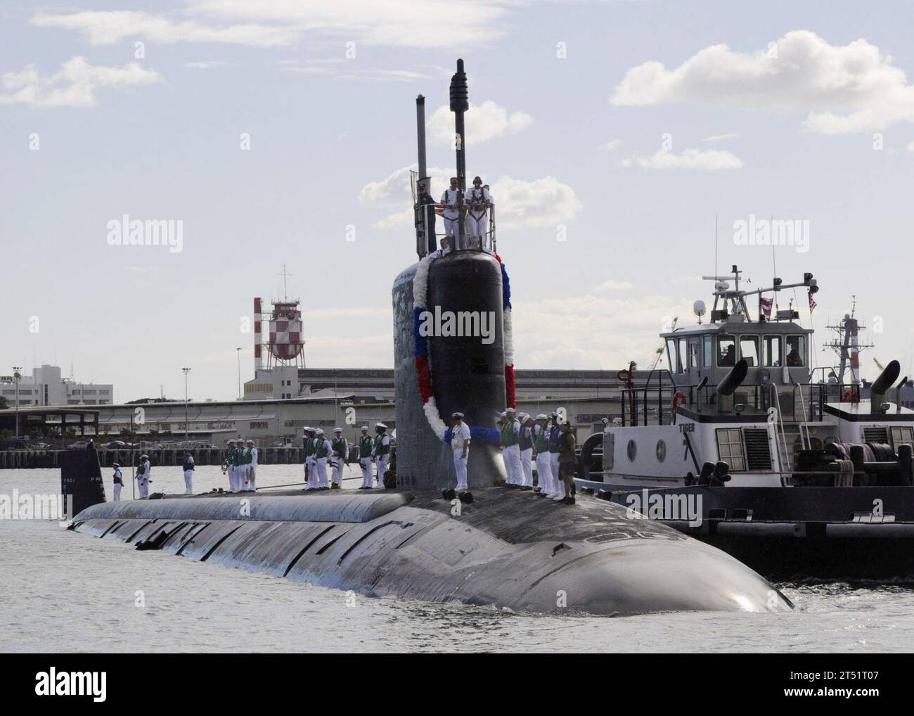 1008233560G-001 PEARL HARBOR (23 août 2010) le sous-marin d'attaque de classe Virginia USS Texas (SSN 775) retourne à la base conjointe Pearl Harbor-Hickam après avoir terminé un déploiement prévu dans la zone de responsabilité de la 4e flotte américaine. Le Texas termine son déploiement inaugural dans l'est de l'océan Pacifique et opère sous le contrôle tactique de la joint Inter-Agency Task Force, South de mai à août 2010. Marine Banque D'Images