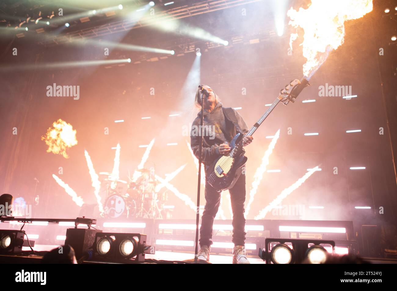 Le groupe de rock Fall Out Boy se produit à l'O2, à Londres, lors de leur tournée So Much for (Tour) Dust. Banque D'Images Le groupe de rock Fall Out Boy se produit à l'O2, à Londres, lors de leur tournée So Much for (Tour) Dust. Banque D'Images