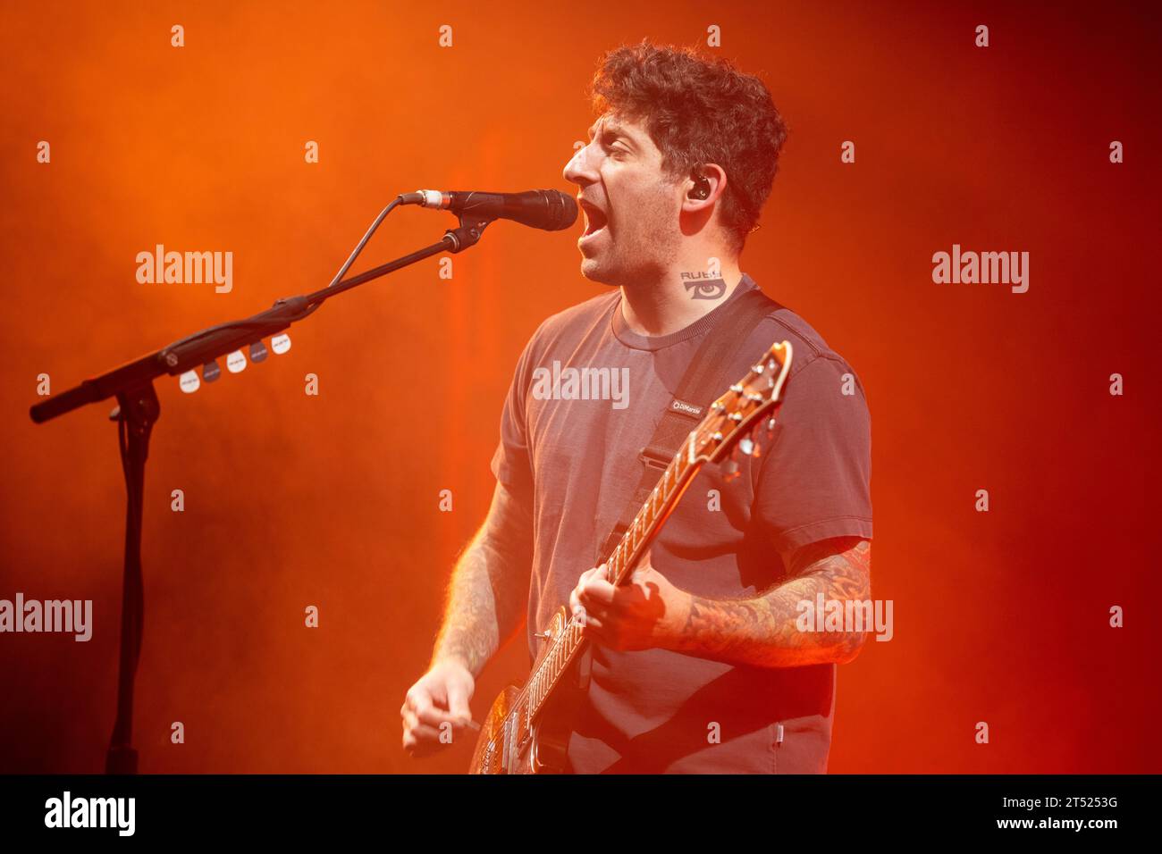 Le groupe de rock Fall Out Boy se produit à l'O2, à Londres, lors de leur tournée So Much for (Tour) Dust. Banque D'Images Le groupe de rock Fall Out Boy se produit à l'O2, à Londres, lors de leur tournée So Much for (Tour) Dust. Banque D'Images