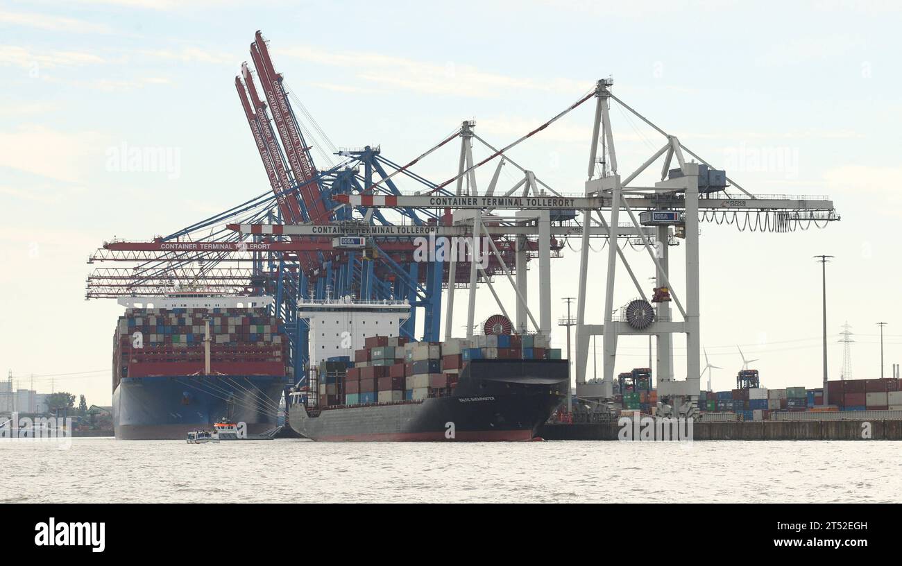 Der Containerterminal Tollerort CTT der Hamburger Hafen und Logistik AG. Steinwerder Hamburg *** le terminal à conteneurs Tollerort CTT de Hamburger Hafen und Logistik AG Steinwerder Hamburg crédit : Imago/Alamy Live News Banque D'Images