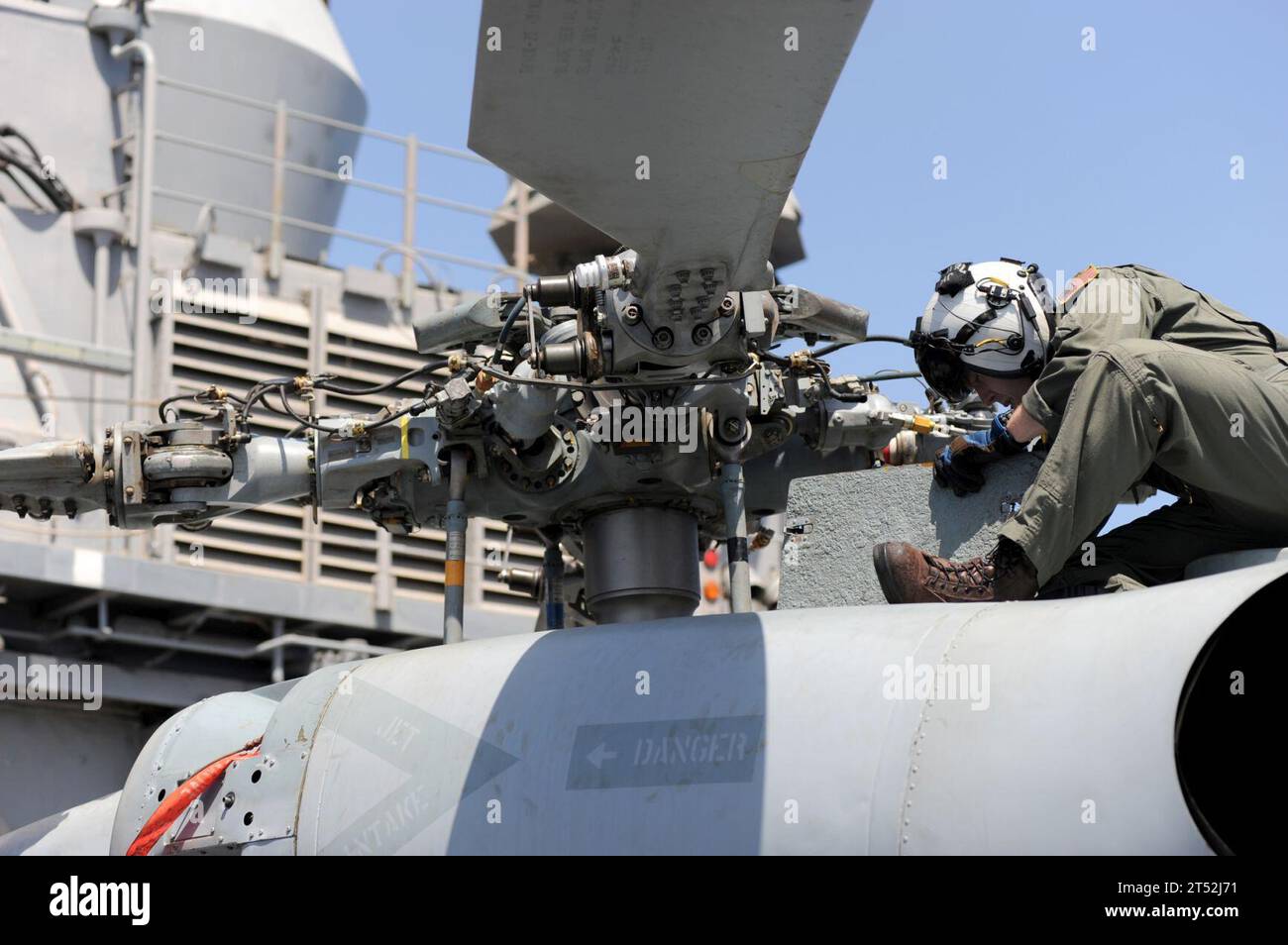 Avions, croiseur de missiles guidés, hélicoptère anti-sous-marin léger Squadron (HSL) 42, marins, SH-60B Seahawk, USS San Jacinto (CG 56) Banque D'Images