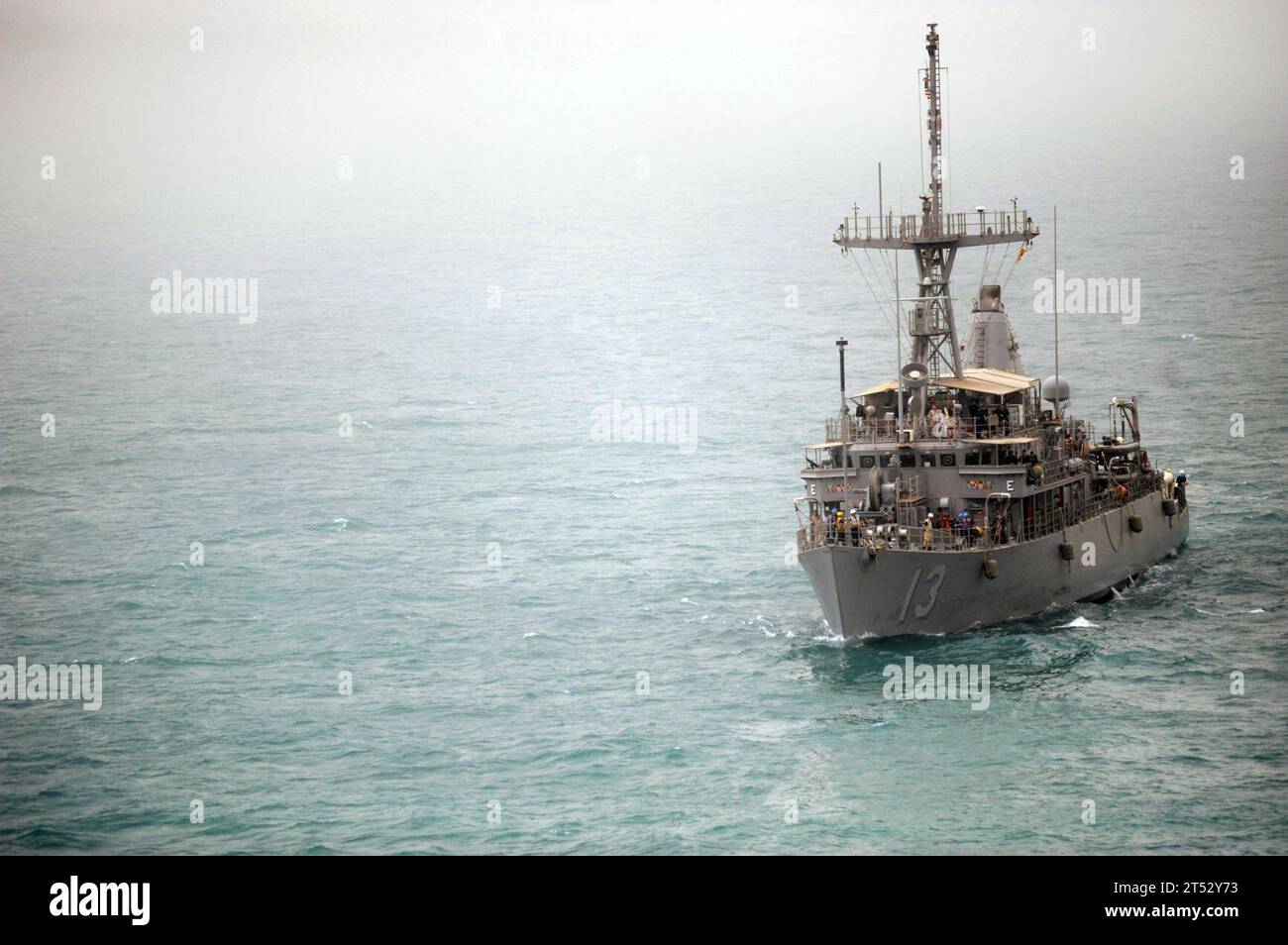 1004230553R-027 GOLFE PERSIQUE (23 avril 2010) le navire de contre-mesures de la classe Avenger USS Dextrous (MCM 13) effectue des exercices dans le golfe Persique. Banque D'Images