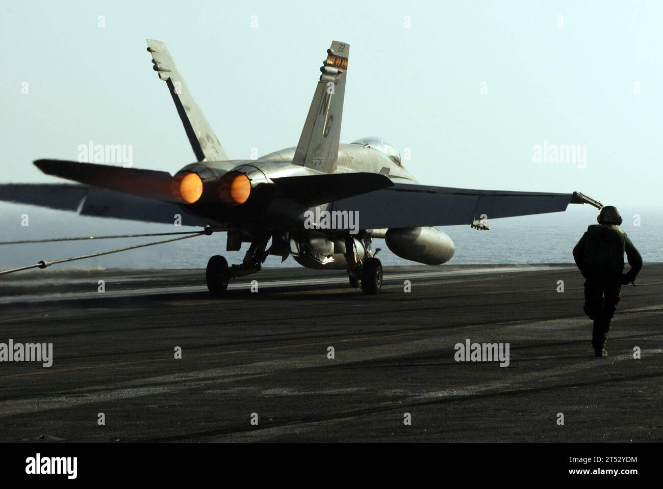 Mer d'Arabie, Death rattlers, F/A-18C Hornet, John C. Stennis Carrier Strike Strike Group, Marine Strike Fighter Squadron (VMFA) 323, opérations maritimes, porte-avions de classe Nimitz USS John C. Stennis (CVN 74) Banque D'Images