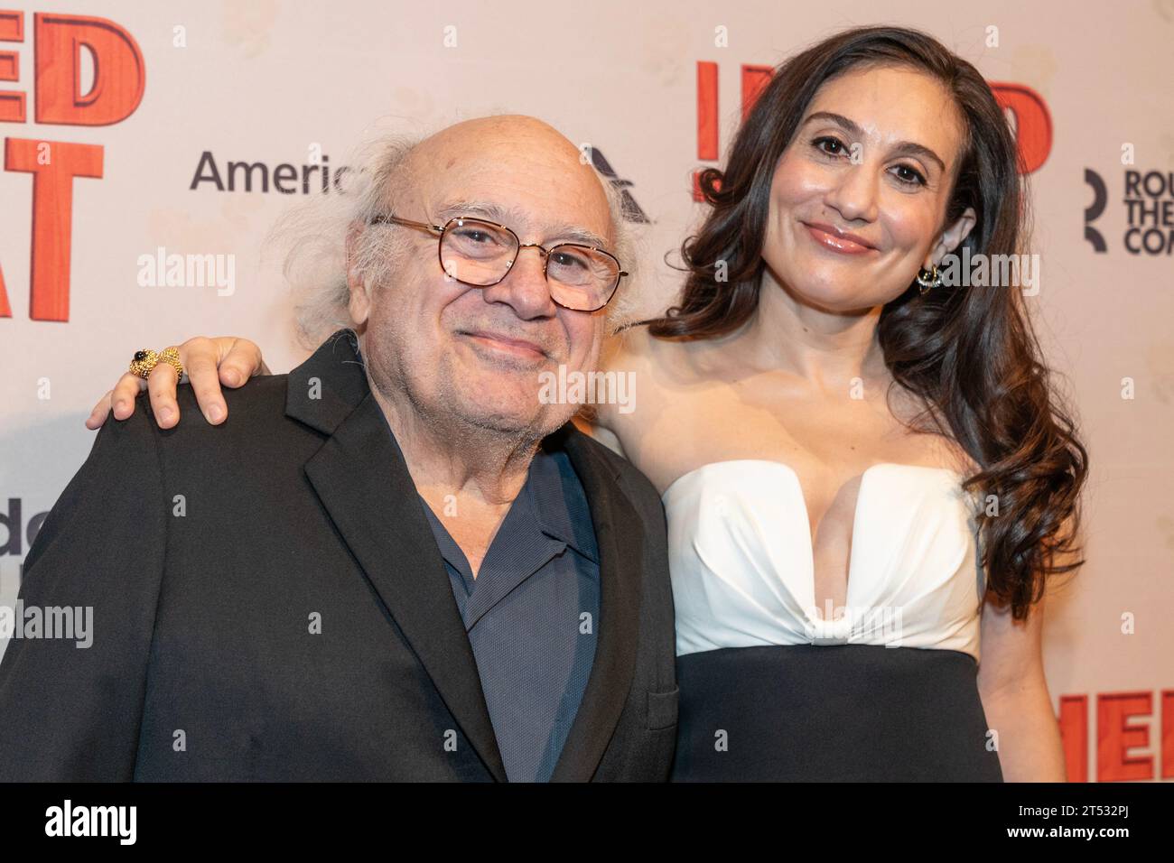 Danny DeVito et Lucy DeVito assistent à la soirée d'ouverture de la pièce I Need That de la Roundabout Theatre Company au American Airlines Theatre de New York le 2 novembre 2023 Banque D'Images