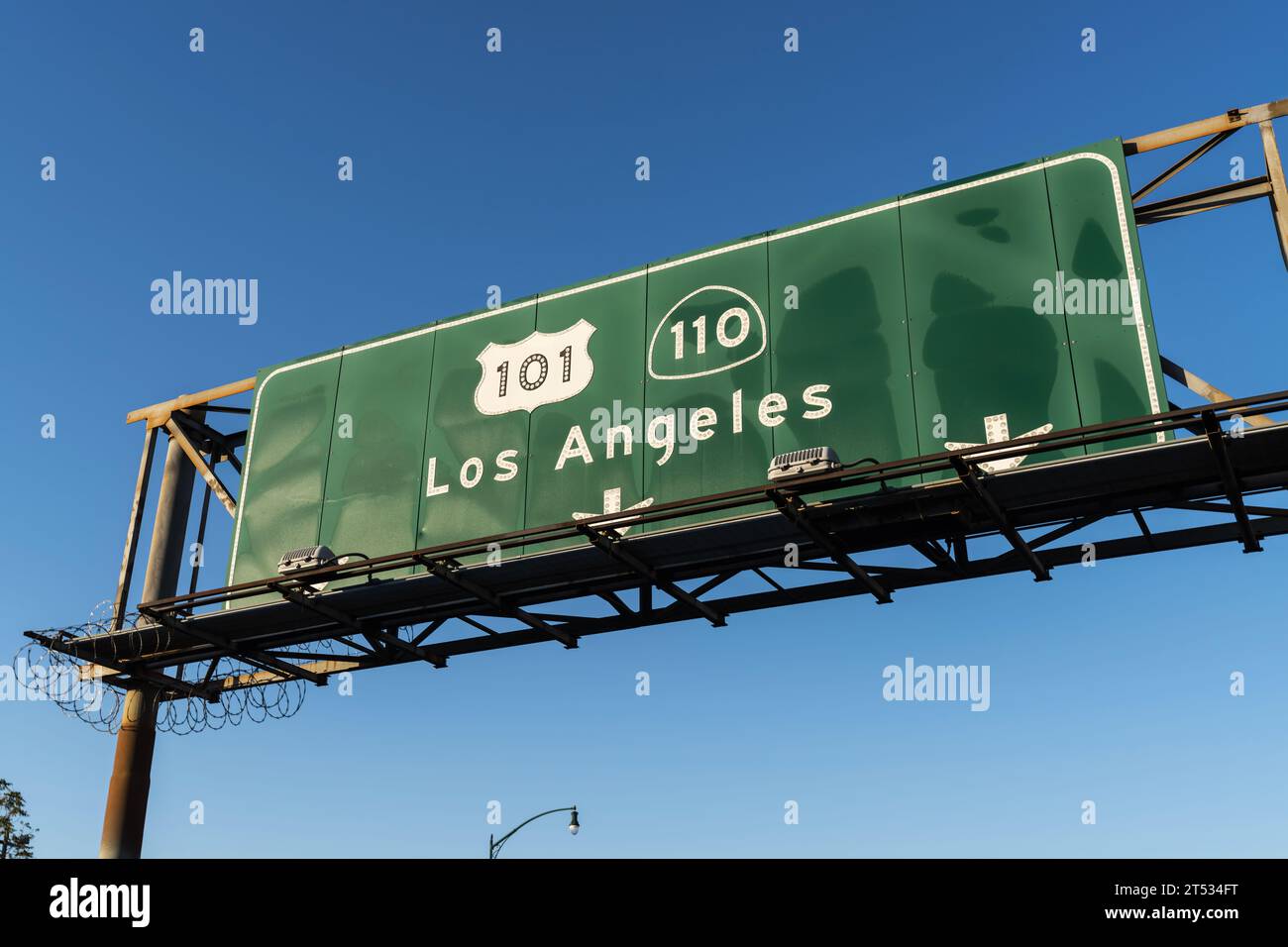 Los Angeles route 101 et 110 panneau aérien de l'autoroute en Californie du Sud. Banque D'Images