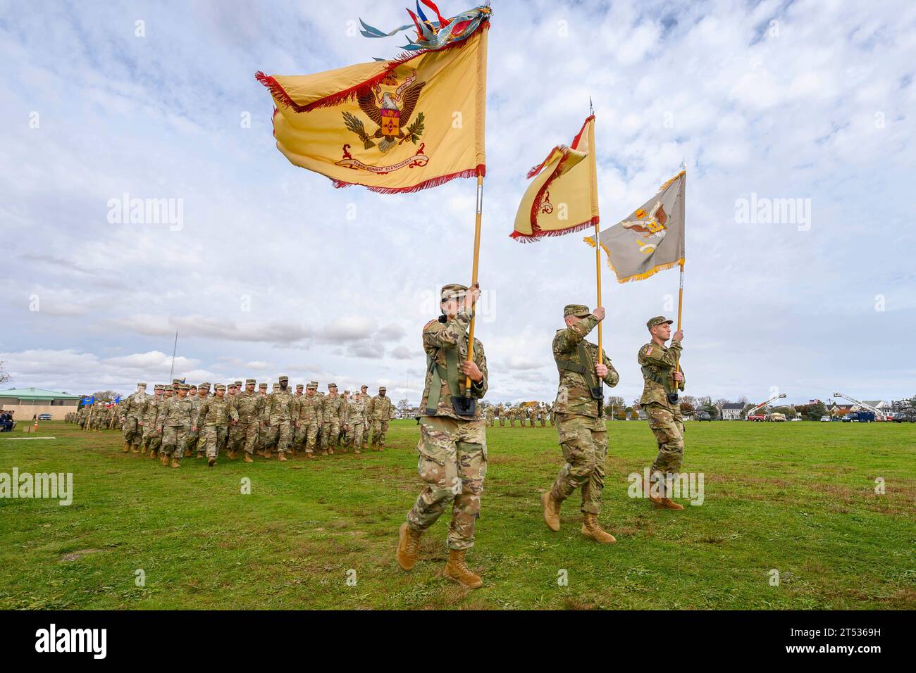 Sea Girt, New Jersey, États-Unis. 29 octobre 2023. Les soldats de l'armée américaine avec le 42nd Regional support Group, New Jersey Army National Guard, rendent les honneurs lors de la revue militaire de la Garde nationale du New Jersey de 2023 au National Guard Training Center, Sea Girt, New Jersey, le 29 octobre 2023. La Military Review est une tradition vieille de plus de 130 ans qui permet au gouverneur, en tant que commandant en chef, de passer en revue les soldats et les aviateurs de la Garde nationale du New Jersey. (Image de crédit : © U.S. Army/ZUMA Press Wire) USAGE ÉDITORIAL SEULEMENT! Non destiné à UN USAGE commercial ! Banque D'Images