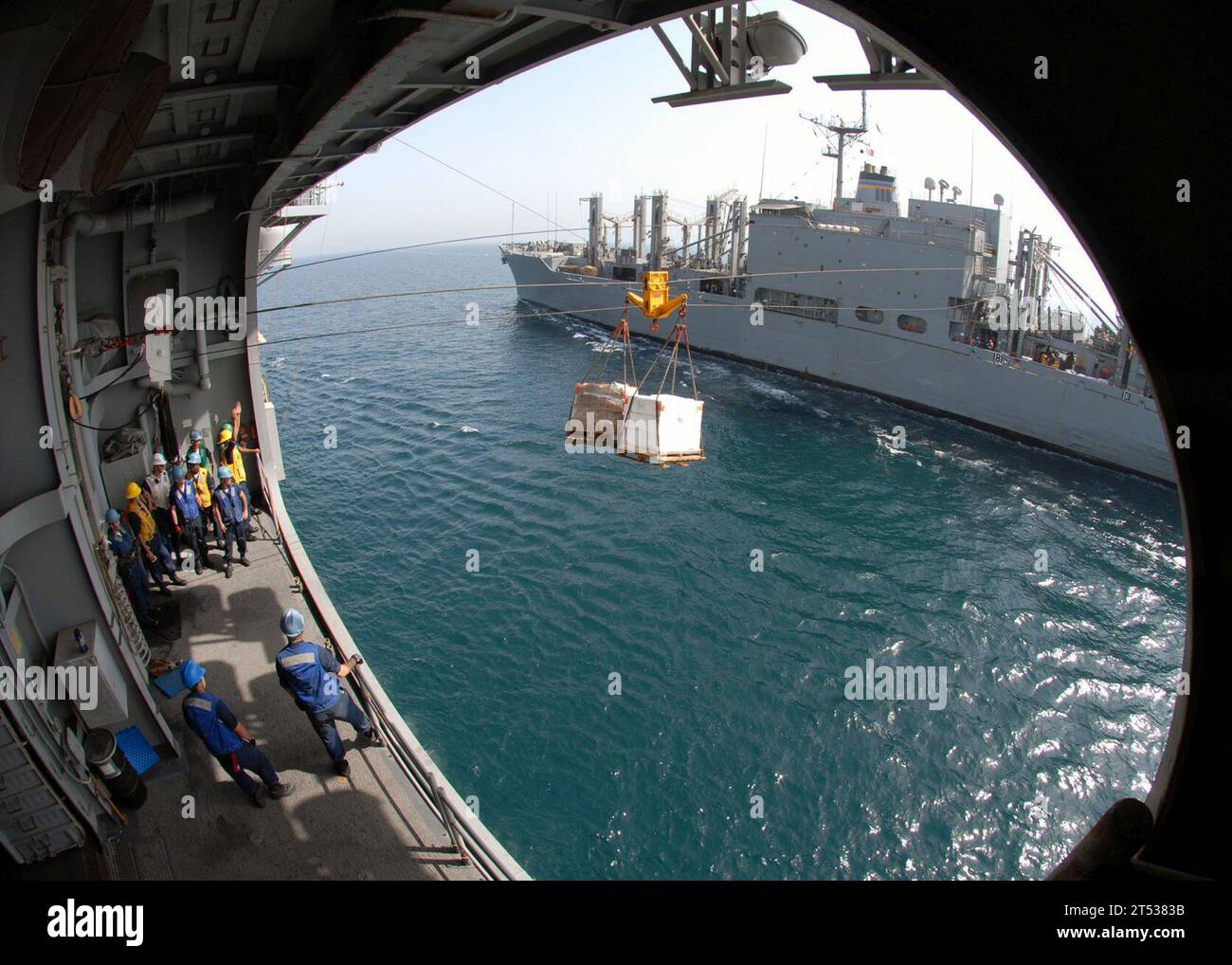 Bai Conrep 0706268909B-131 GOLFE PERSIQUE (26 juin 2007) Р des marins à bord du ...