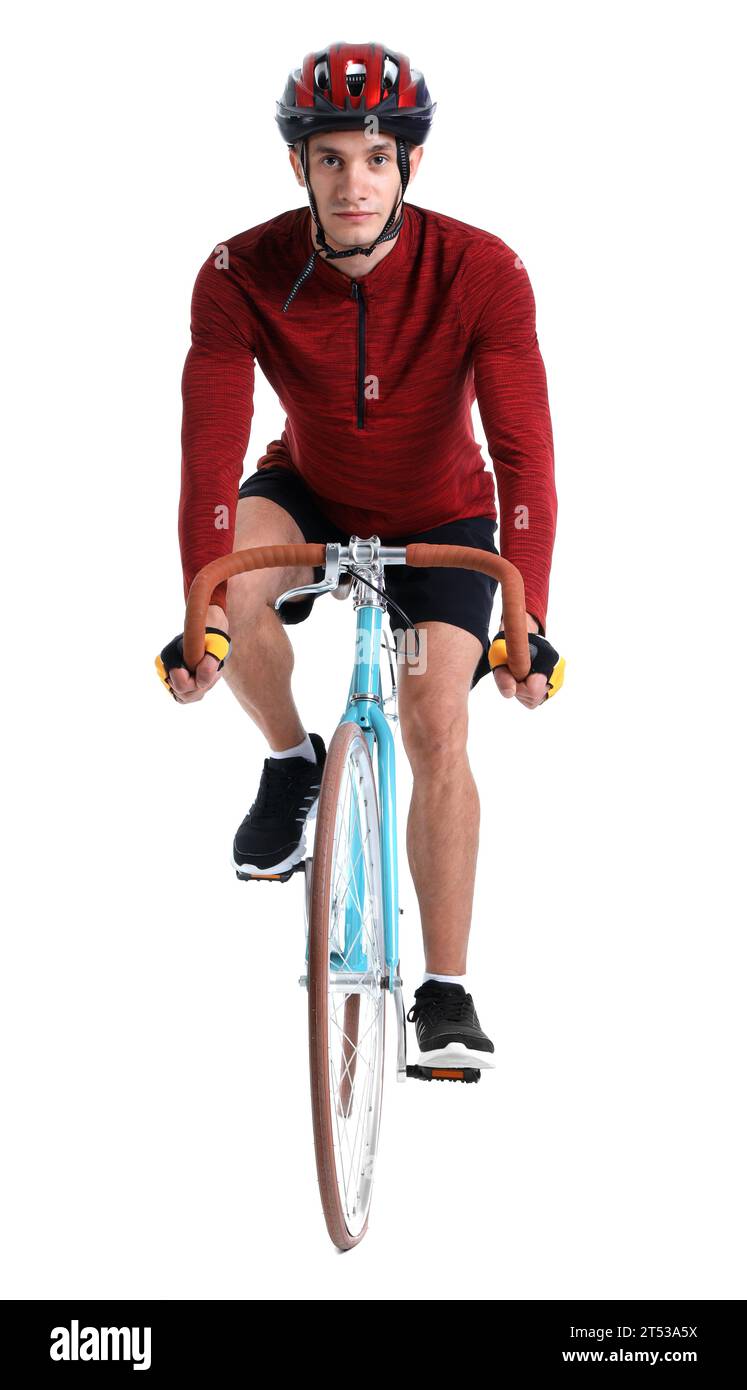 Jeune homme dans le casque chevauchant le vélo moderne sur fond blanc Banque D'Images