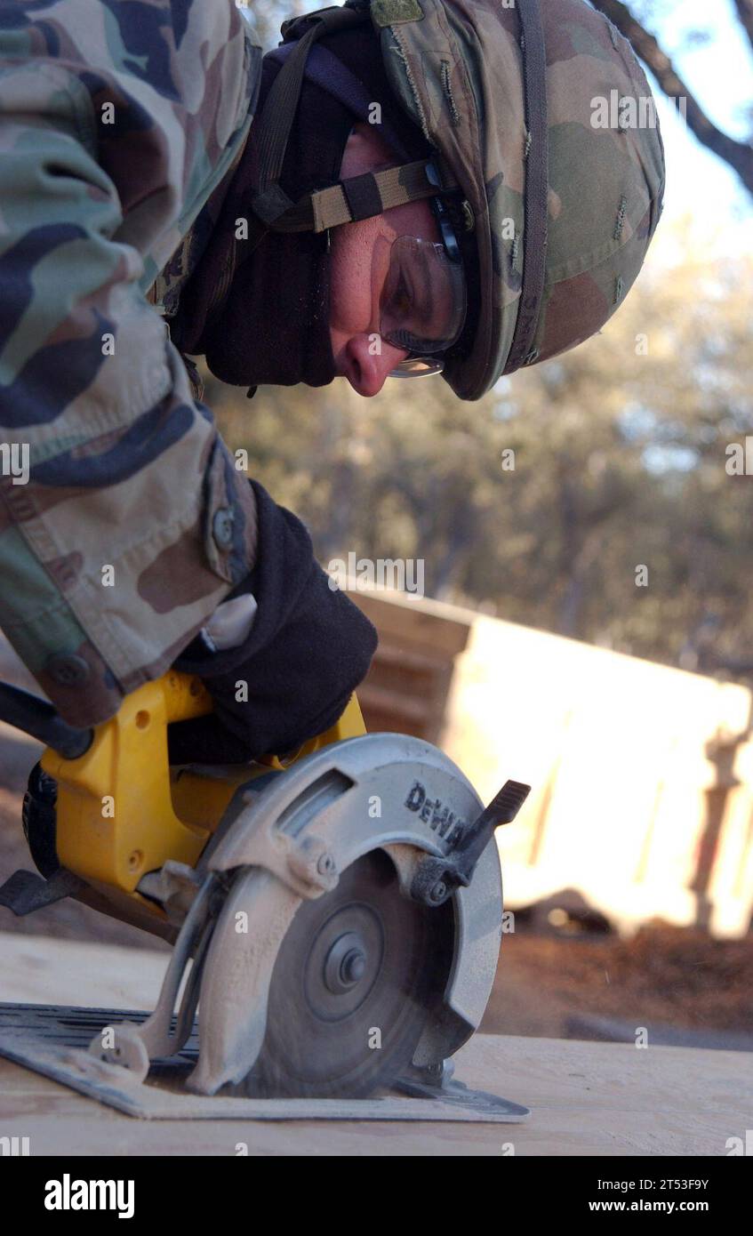 Californie, Cuts, FORT HUNTER LIGGETT, Naval Mobile Construction Battalion (NMCB) 3, contreplaqué, Seabee, tente arrière solide Banque D'Images