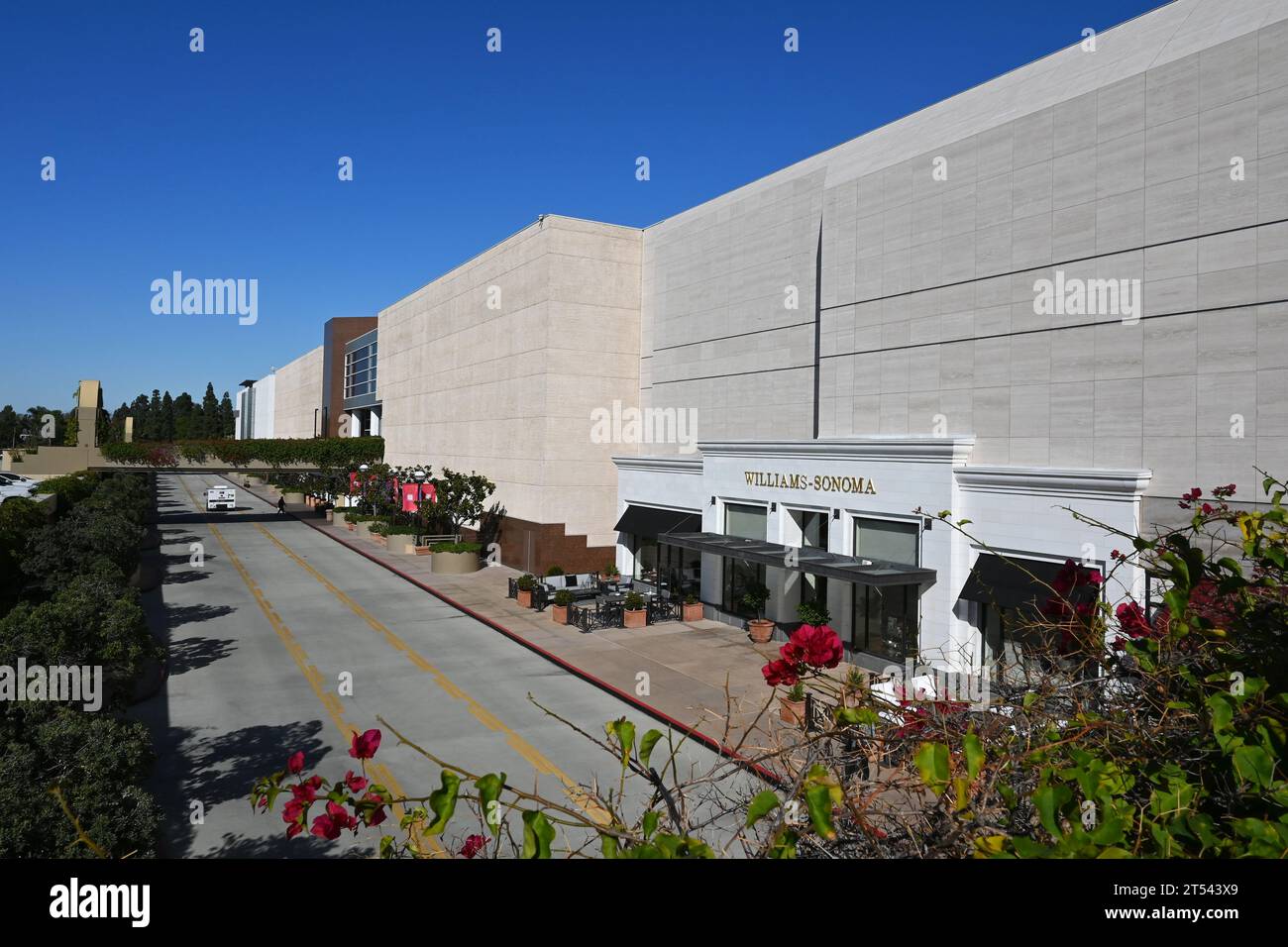 COSTA MESA, CALIFORNIE - 1 NOVEMBRE 2023 : Williams Sonoma à South Coast Plaza vend des ustensiles de cuisine et des meubles de maison. Banque D'Images