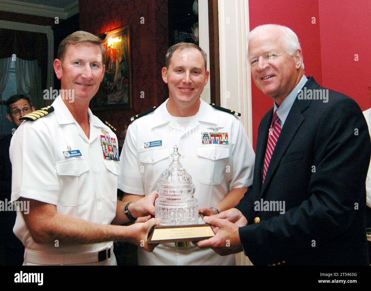 Commandant, D.C., sénateur de géorgie, porte-avions de classe Nimitz USS Carl Vinson (CVN-70), Northrop Grumman Newport News Shipyard, ravitaillement en carburant Complex Overhaul (RCOH), Swamp Fox leadership Award, Washington Banque D'Images