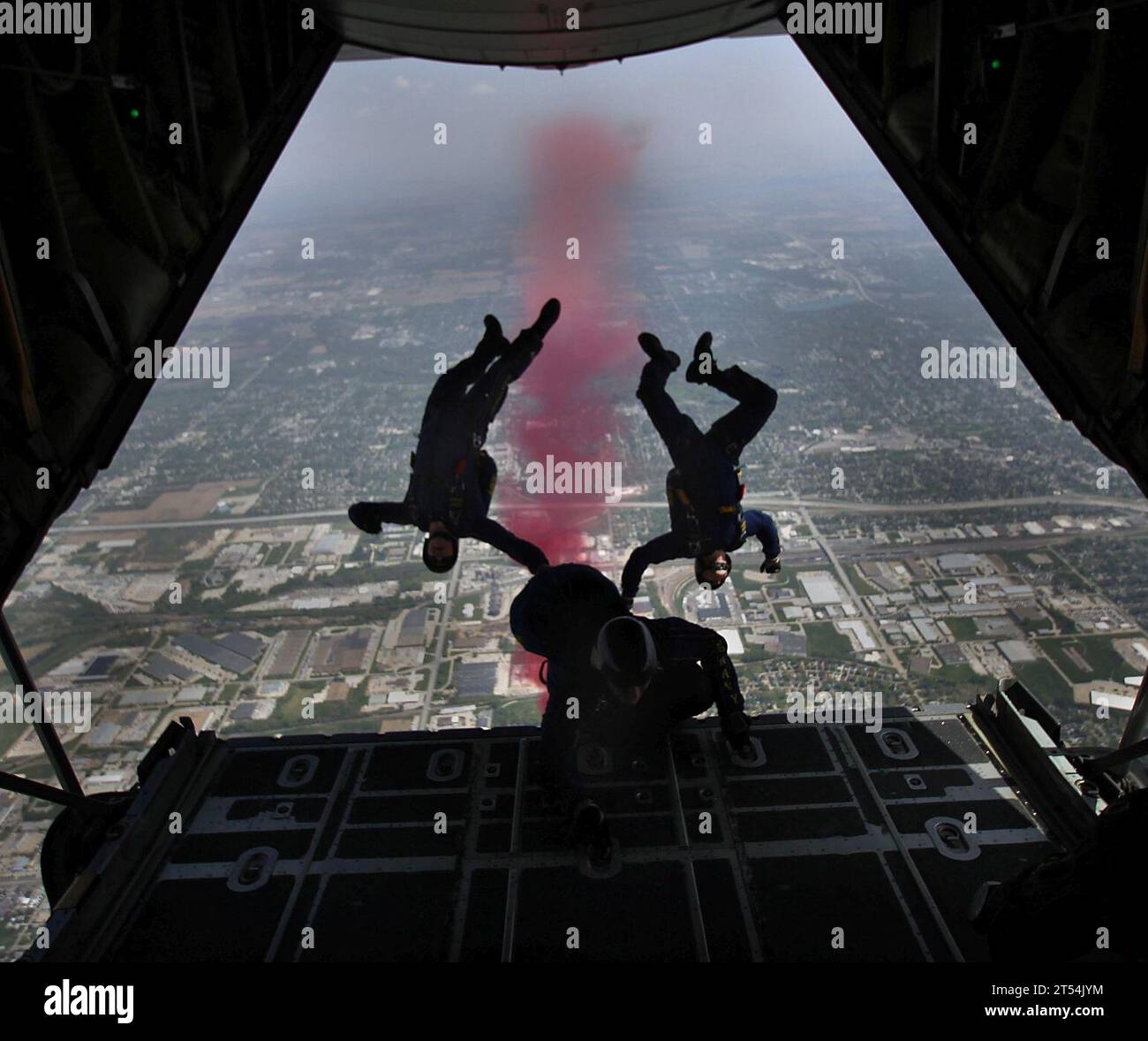 Démonstration, des Moines, des Moines Navy week, Iowa, Leap Frogs, Naval Special Warfare, navco, marine, sensibilisation marine, Navy SEAL, Navy SWCC, North High School, parachute, opérations spéciales, US Navy, US Navy parachute Team Banque D'Images