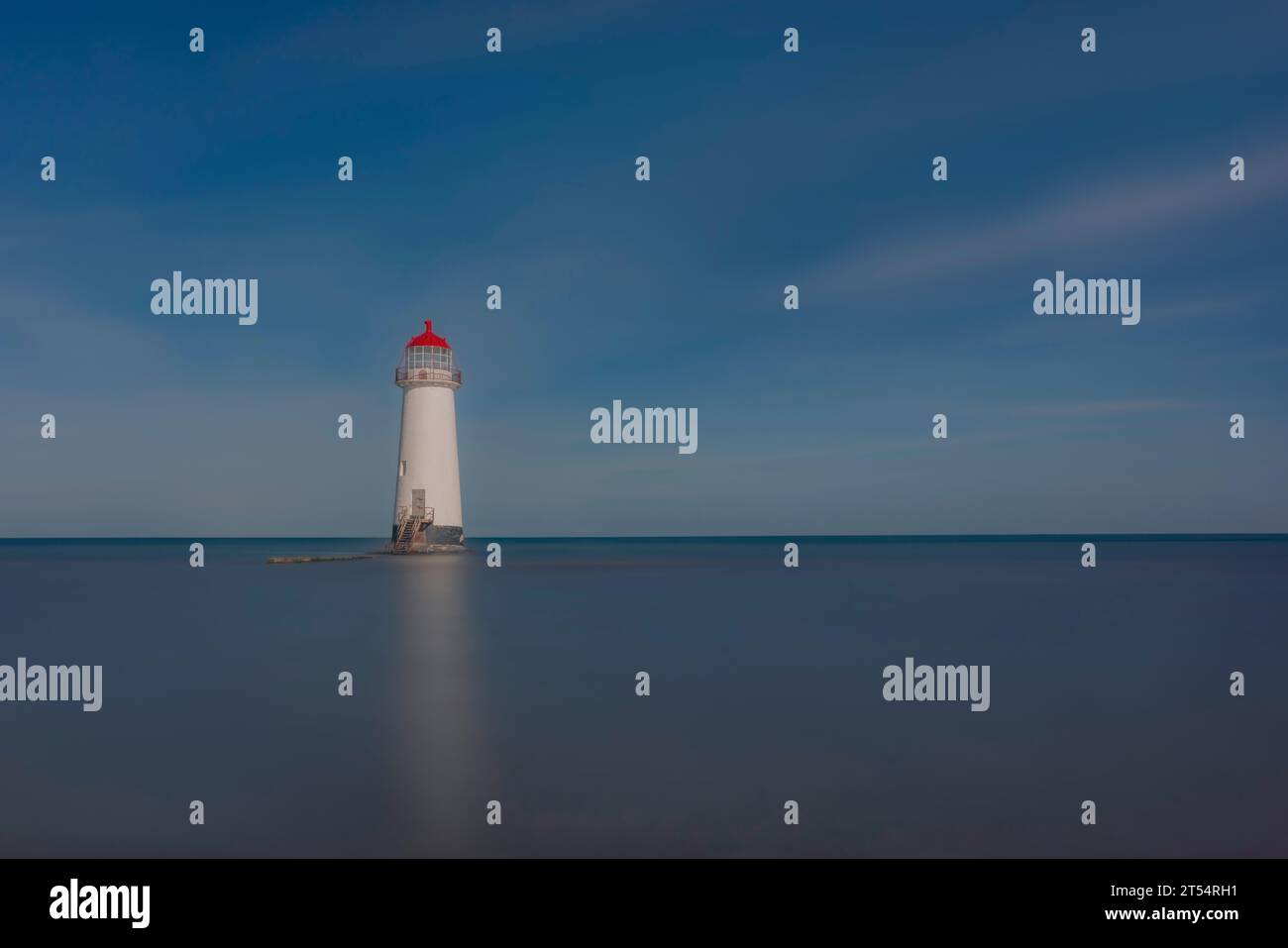 Le phare point of Ayr est un phare du 19e siècle situé sur le côté est de l'estuaire de la Dee, à côté de la plage de Talacre. Banque D'Images